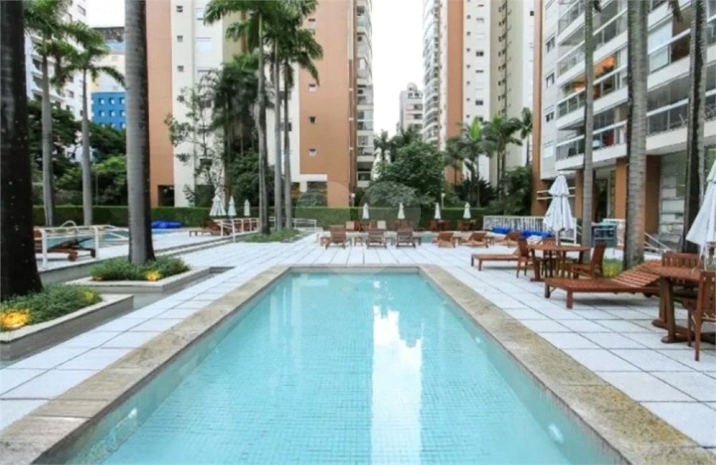 Apartamento para alugar com 3 quartos, sendo 1 suíte, em Vila Olímpia, São Paulo, SP