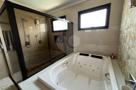 Casa à venda com 5 quartos, sendo 4 suítes, no condomínio Terras de Mont Serrat, Salto - SP