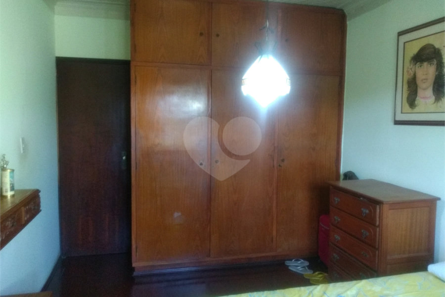 Sobrado à venda com 3 quartos em Horto, São Paulo, SP