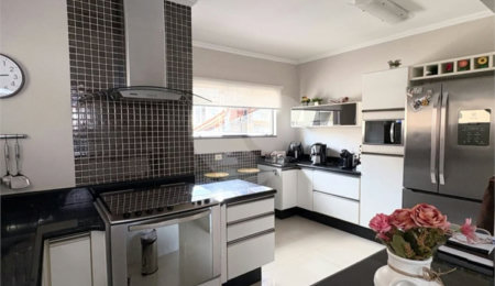 Sobrado à venda com 4 quartos, sendo 3 suítes,  em Residencial Novo Horizonte I, Mogi das Cruzes, SP