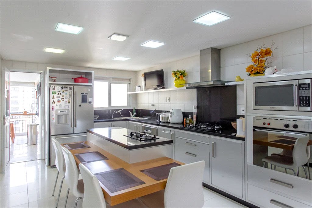 Apartamento à venda com 4 suítes em Vila Suzana, São Paulo, SP