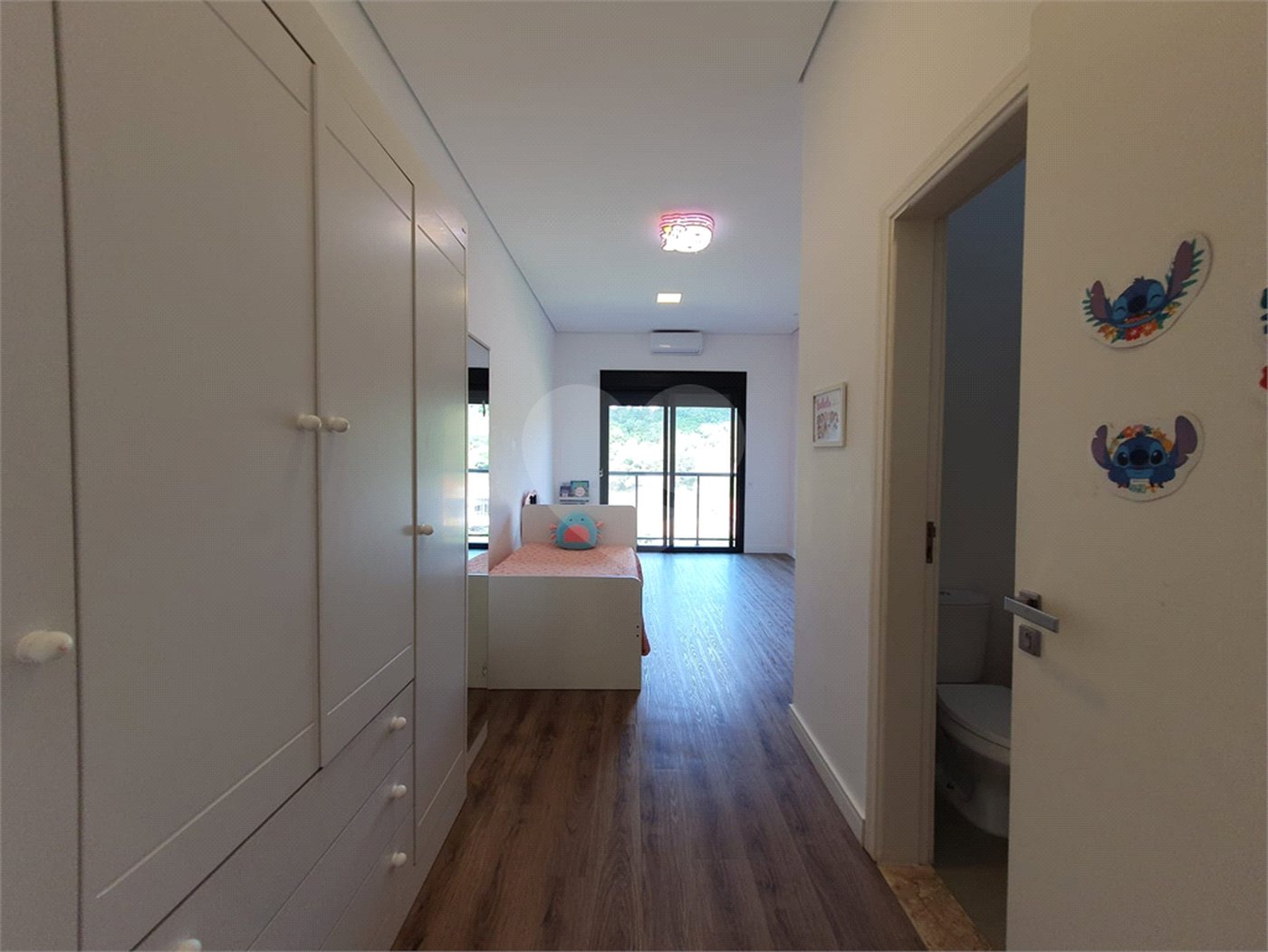 Casa à venda com 6 quartos, sendo 5 suítes, no condomínio Jardim Primavera, Louveira - SP