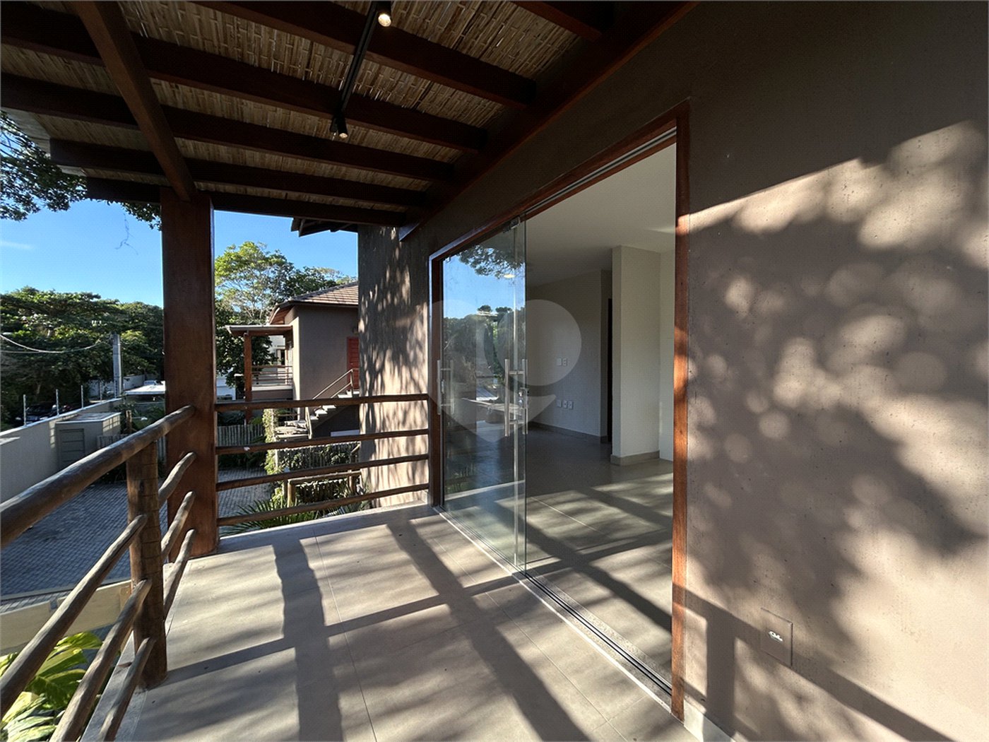 Apartamento à venda com 2 quartos, sendo 1 suíte, no Centro / Arraial D'ajuda, Porto Seguro, BA
