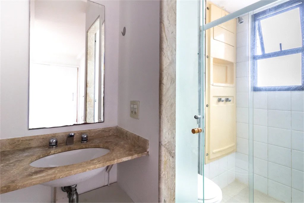 Apartamento à venda com 4 quartos, sendo 2 suítes,  em Vila Hamburguesa, São Paulo, SP
