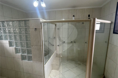 Casa à venda com 5 quartos, sendo 3 suítes, no condomínio Recanto das Palmeiras, Rio de Janeiro - RJ
