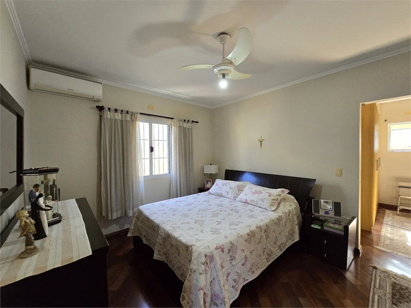 Sobrado à venda com 4 quartos, sendo 1 suíte,  em Vila Jaguara, São Paulo, SP