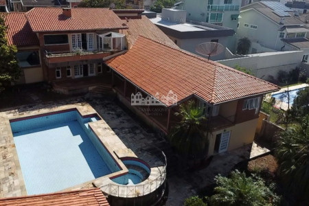Casa à venda com 4 suítes em Vila Petrópolis, Atibaia, SP