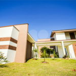 Casa à venda com 4 quartos, sendo 2 suítes, no condomínio Residencial Jardim Primavera, Louveira - SP