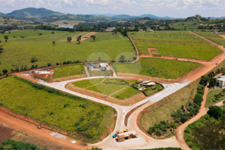 Terreno em Joanópolis com 1.000 metros, condomínio fechado com portaria e segurança, pronto para construir