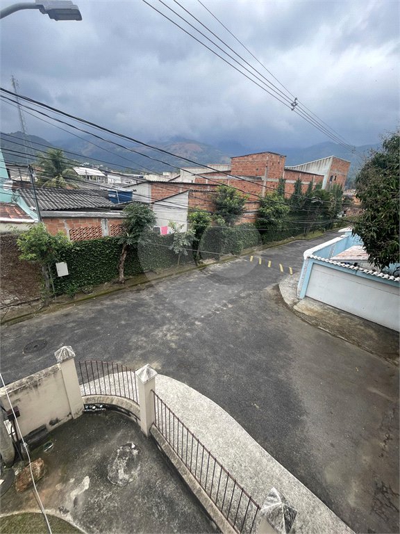 Casa à venda com 5 quartos, sendo 3 suítes, no condomínio Recanto das Palmeiras, Rio de Janeiro - RJ