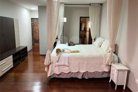 Casa Térrea à venda com 5 quartos, sendo 3 suítes,  em Vila Oliveira, Mogi das Cruzes, SP