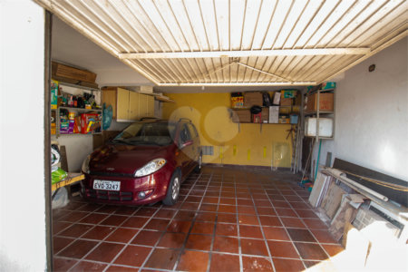 Sobrado à venda com 4 quartos, sendo 1 suíte,  em Vila Aguiar, São Roque, SP