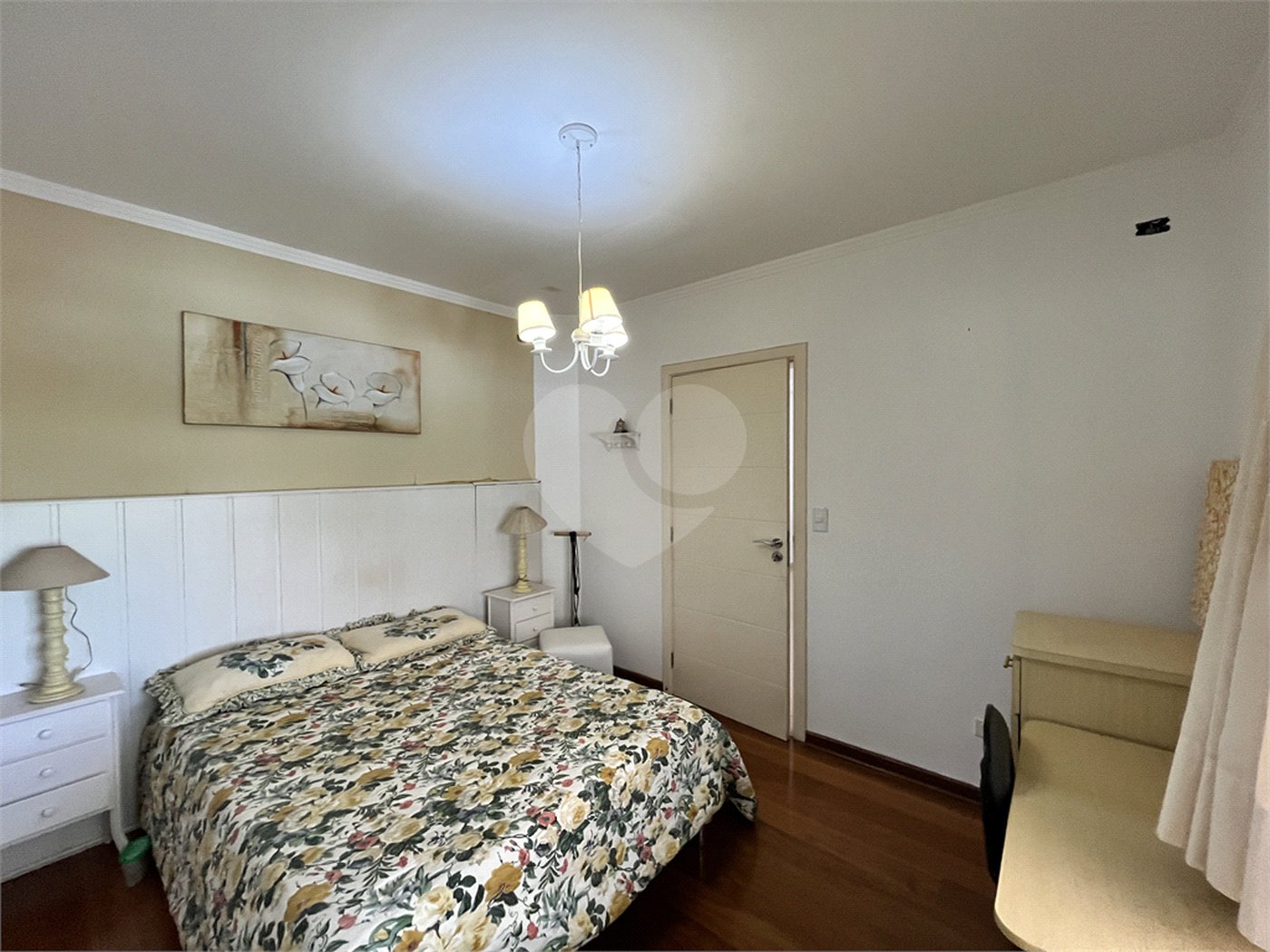 Casa à venda com 5 quartos, sendo 3 suítes,  no condomínio Village Saint Charbel, Araçoiaba da Serra - SP