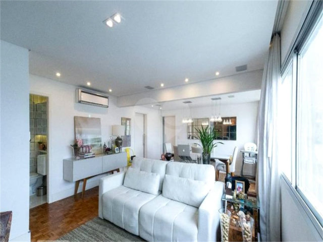 Apartamento à venda com 2 quartos, sendo 1 suíte,  em Vila Olímpia, São Paulo, SP