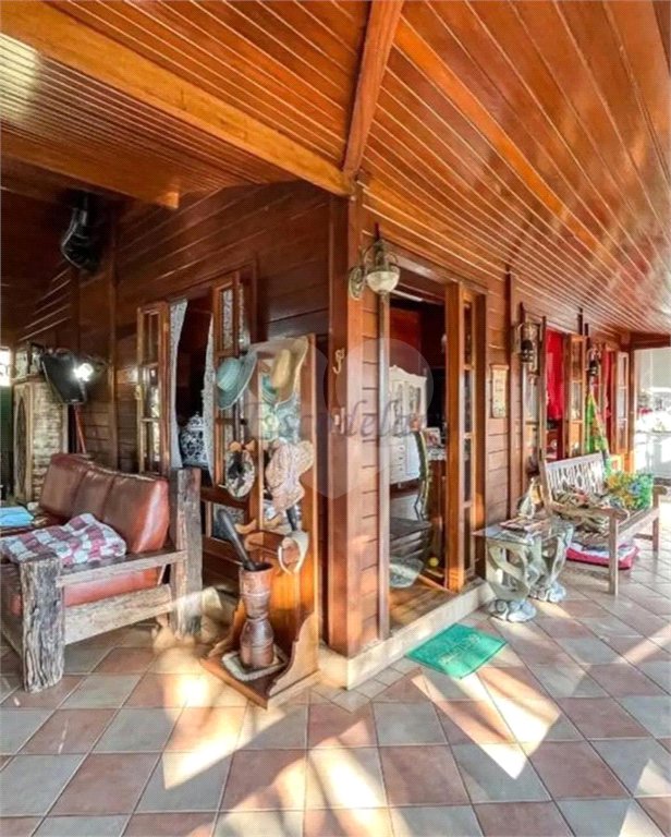 Casa à venda com 3 quartos, sendo 1 suíte, no condomínio Associação Reserva das Hortênsias, Mairiporã - SP