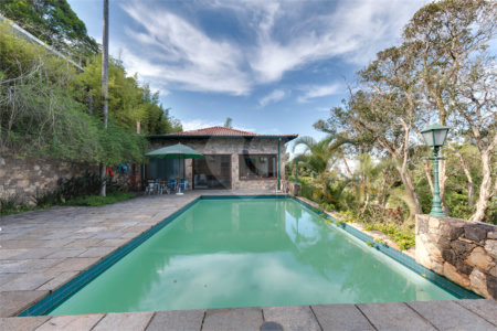 Casa à venda com 4 quartos, sendo 1 suíte, em Guarapiranga, São Paulo, SP