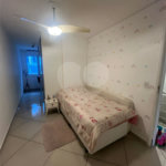 Casa à venda com 3 quartos, sendo 1 suíte, no condomínio Residencial Villagio Vitória, Guarulhos - SP