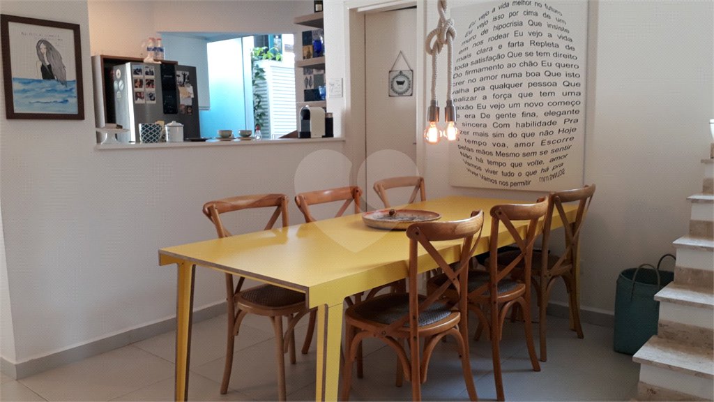 Casa à venda com 4 quartos, sendo 3 suítes, no condomínio Residencial Vila Esmeralda, São Sebastião - SP
