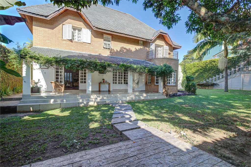 Casa à venda com 3 suítes em Chácara Monte Alegre, São Paulo, SP