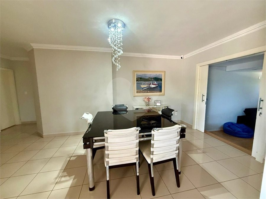 Casa à venda com 4 quartos, sendo 2 suítes,  no condomínio Morada da Lua, Vinhedo - SP