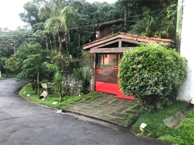 Casa à venda com 3 quartos, sendo 1 suíte,  no condomínio Associação Reserva das Hortênsias, Mairiporã - SP