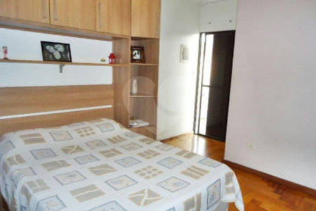 Sobrado à venda com 3 quartos, sendo 1 suíte, em Vila Constança, São Paulo, SP