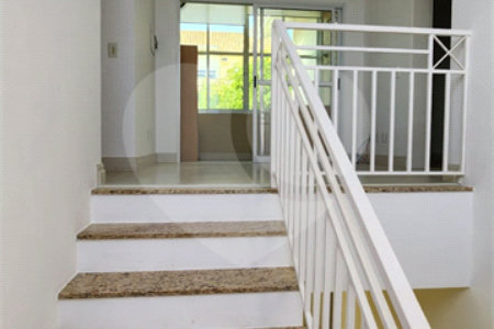 Casa à venda com 3 suítes no condomínio Recanto dos Paturis, Vinhedo - SP