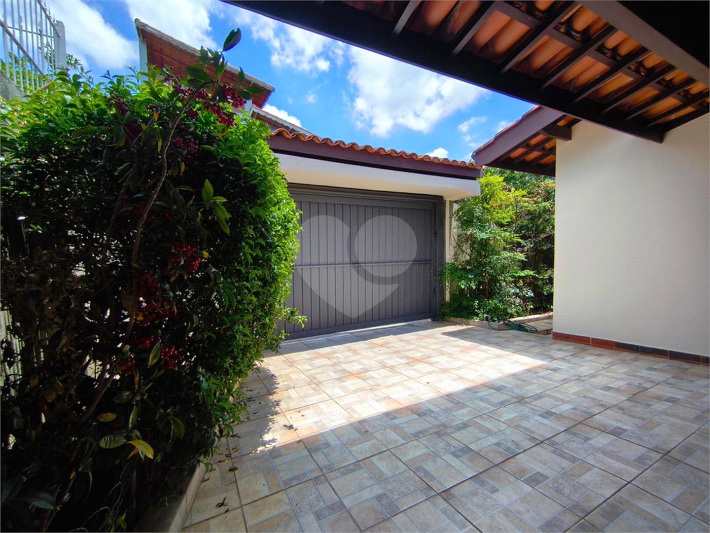 Casa à venda com 4 quartos, sendo 2 suítes, em Jardim Santa Bárbara, Atibaia, SP