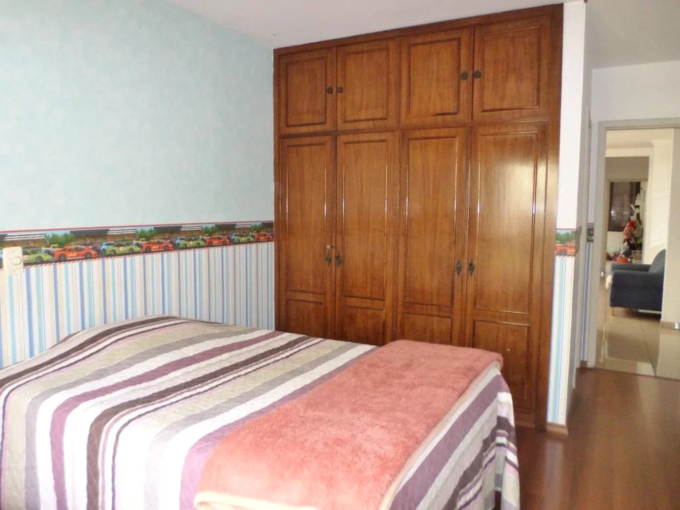 Casa à venda com 4 quartos, sendo 2 suítes, em Jardim Leonor, São Paulo, SP