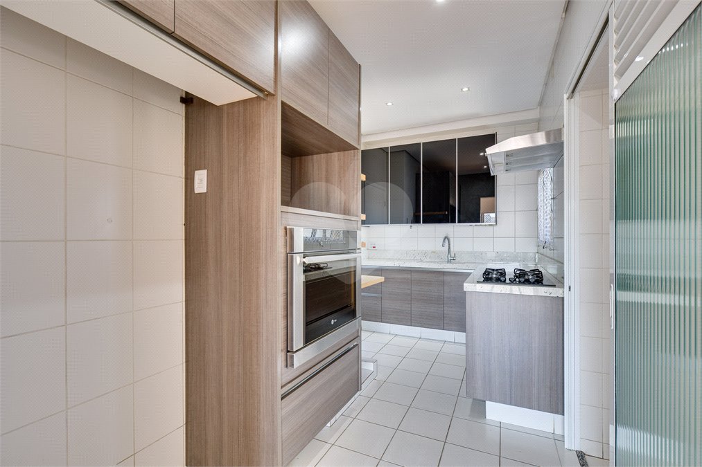 Apartamento à venda com 3 quartos, sendo 1 suíte, em Santo Amaro, São Paulo, SP