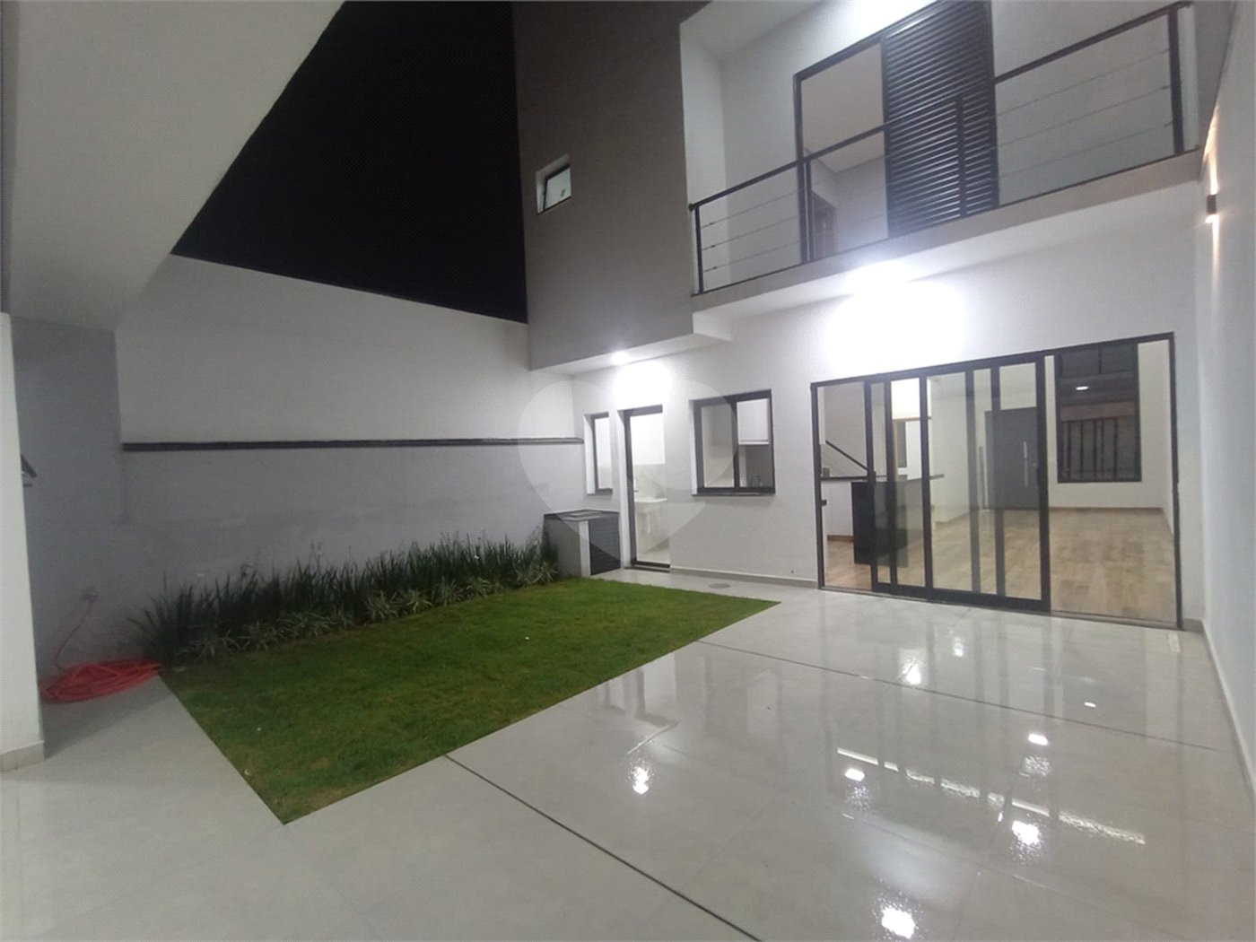 Casa à venda com 3 quartos, sendo 2 suítes, no condomínio Vila Rica, Indaiatuba - SP