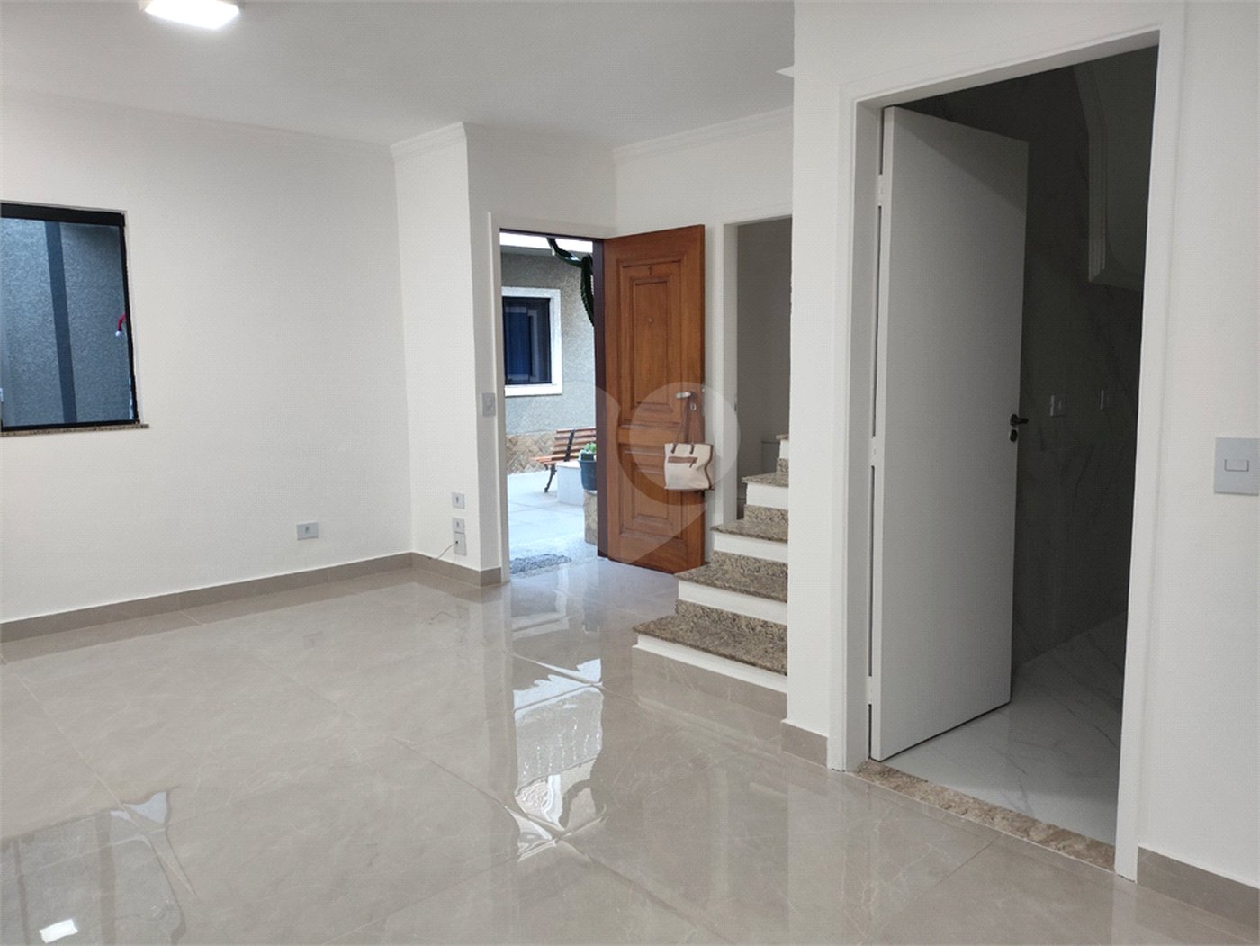 Casa à venda com 3 quartos, sendo 1 suíte,  no condomínio Res Saint Honoré, São Paulo - SP