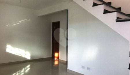Sobrado à venda com 3 quartos, sendo 1 suíte,  em Vila Oliveira, Mogi das Cruzes, SP