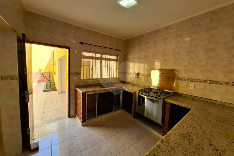 Sobrado à venda com 3 quartos no Brasilândia, São Paulo, SP