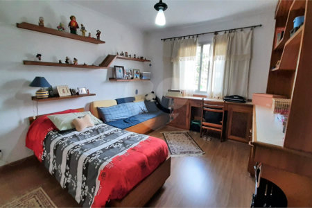 Casa à venda com 3 quartos, sendo 1 suíte, em Campo Grande, São Paulo, SP