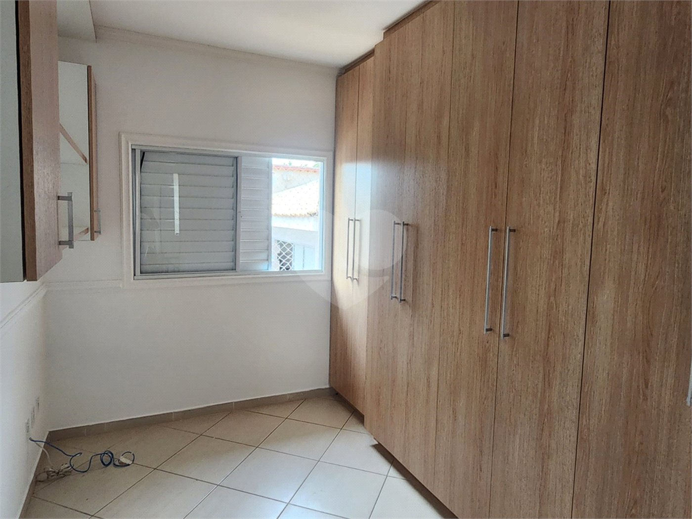 Casa à venda com 3 quartos, sendo 1 suíte, no condomínio Terras de São Francisco, Vinhedo - SP