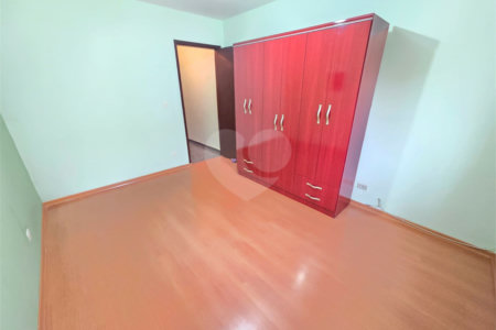 Sobrado à venda com 3 quartos em Rio Pequeno, São Paulo, SP