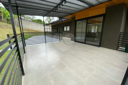 Casa à venda com 4 quartos, sendo 3 suítes,  no condomínio Jardim das Palmeiras, Bragança Paulista - SP
