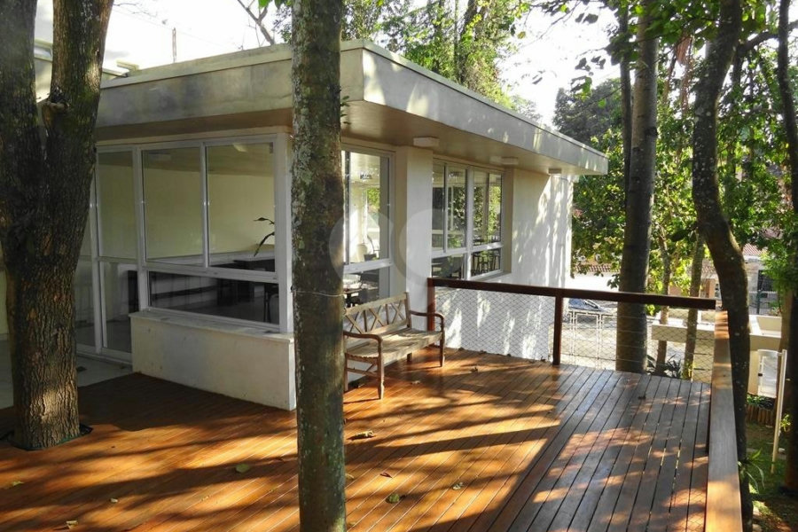 Casa à venda com 4 quartos, sendo 3 suítes,  no condomínio Domus, São Paulo - SP