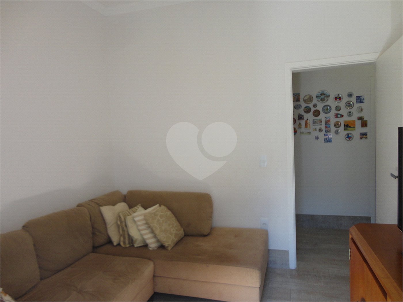 Casa à venda com 3 quartos, sendo 2 suítes, no condomínio Águas da Serra, Valinhos - SP