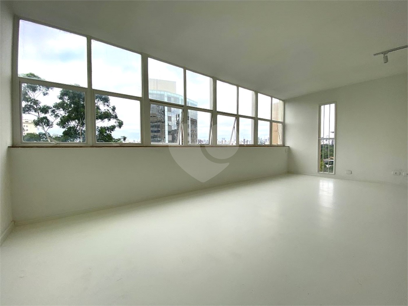 Apartamento para alugar com 3 quartos, sendo 1 suíte, em Jardim Europa, São Paulo, SP