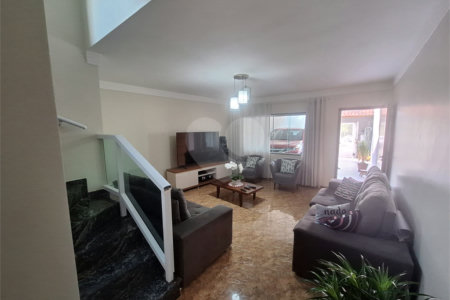 Sobrado à venda com 4 quartos, sendo 1 suíte,  em Vila São Geraldo, São Paulo, SP