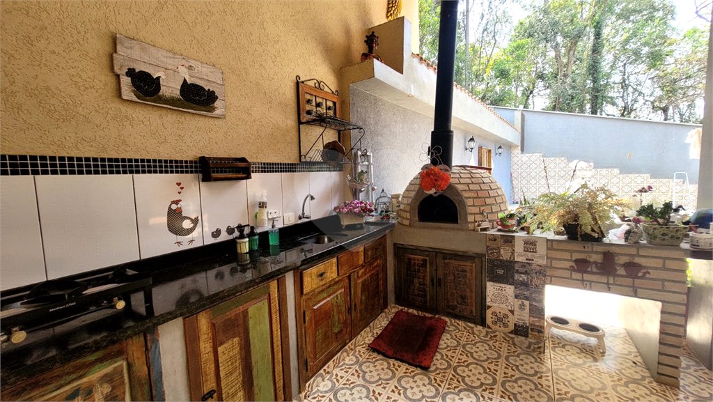 Casa à venda com 3 quartos, sendo 1 suíte, no condomínio Associação Reserva das Hortênsias, Mairiporã - SP