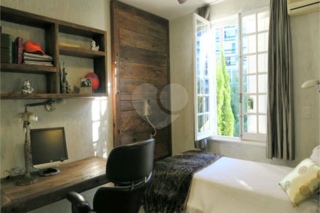 Casa em condomínio à venda com 4 quartos, sendo 3 suítes, em Jardim Vitória Régia, São Paulo, SP