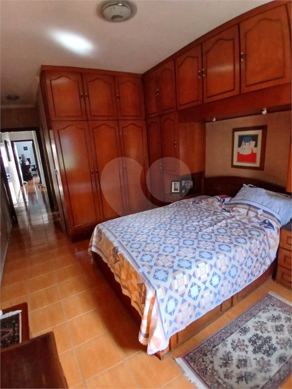 Sobrado à venda com 4 quartos, sendo 2 suítes, em Vila Constança, São Paulo, SP