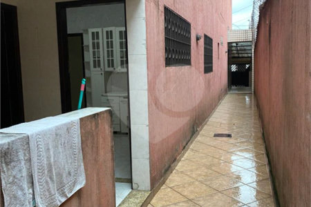 Casa à venda com 3 quartos, sendo 1 suíte, em Vila Valença, São Vicente, SP