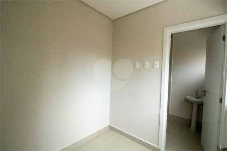 Casa à venda com 5 quartos, sendo 4 suítes, em Vila Darcy Penteado (mailasqui), São Roque, SP