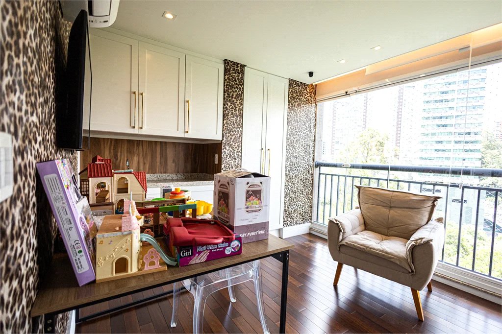 Apartamento à venda com 5 quartos, sendo 4 suítes, em Parque Reboucas, São Paulo, SP
