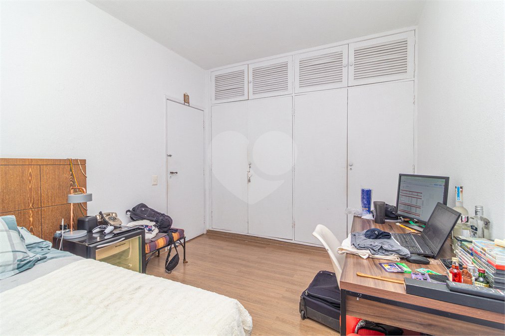 Apartamento à venda com 4 quartos, sendo 1 suíte,  em Higienópolis, São Paulo, SP