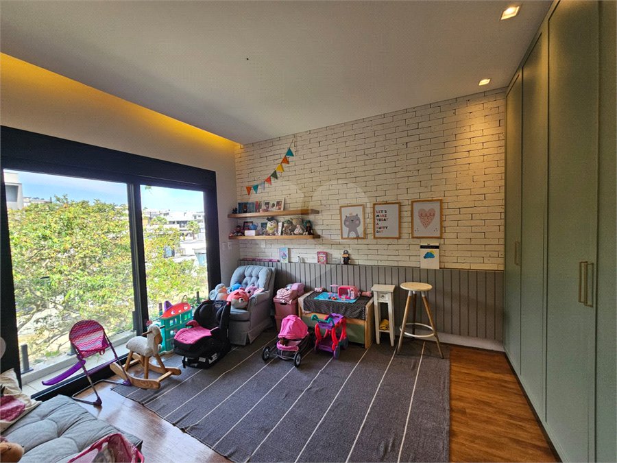 Casa à venda com 4 suítes no condomínio Residencial Itahyê, Santana de Parnaíba - SP